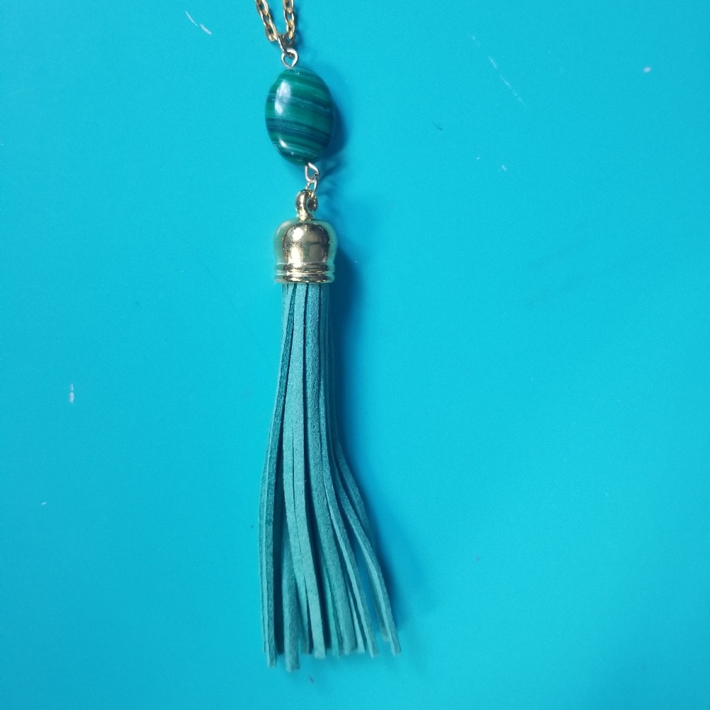 Green leather tassel &stone necklace